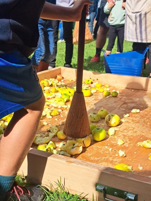 prentsaketa_la_pressee_des_pommes_au_domaine_d_abbadia